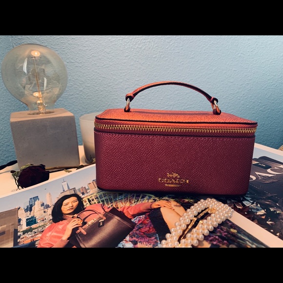 Coach cosmetics case - Picture 1 of 6